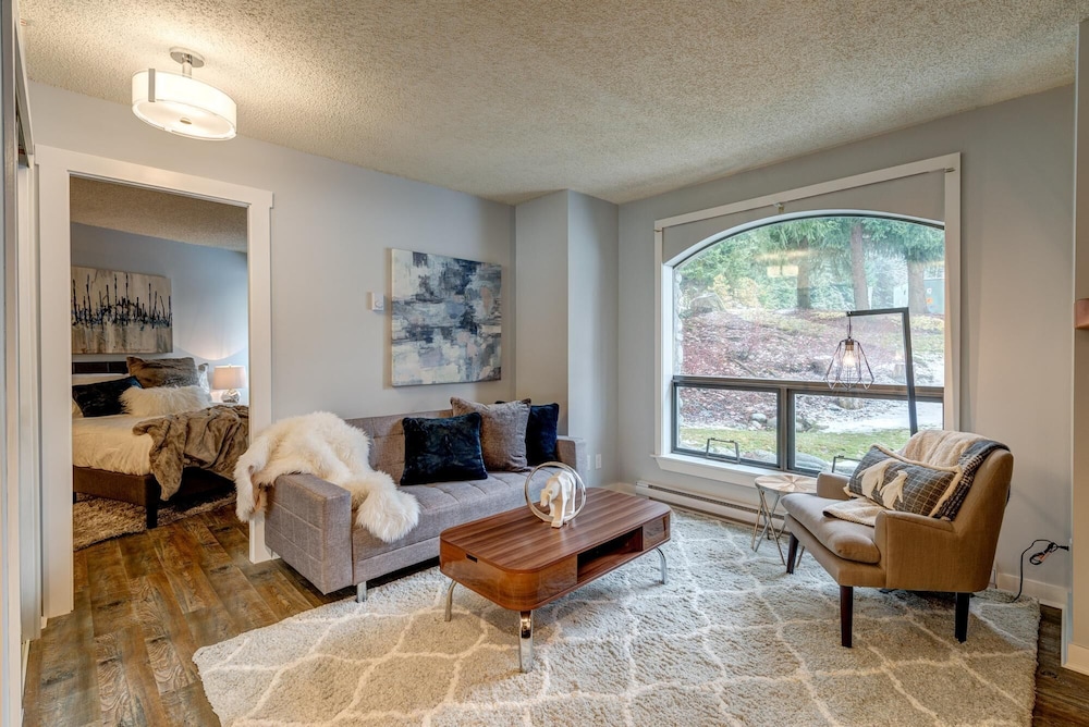 Marquise - Ski in Ski out - Pool - Hot tub -1st fl