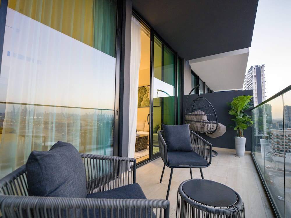 Easygo- Stylish 1bdr Binghatti Corner