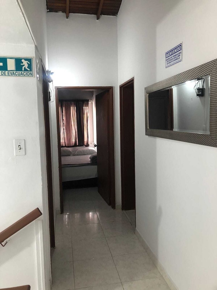 Hotel Memphis Hostal - Hostel - Image 1