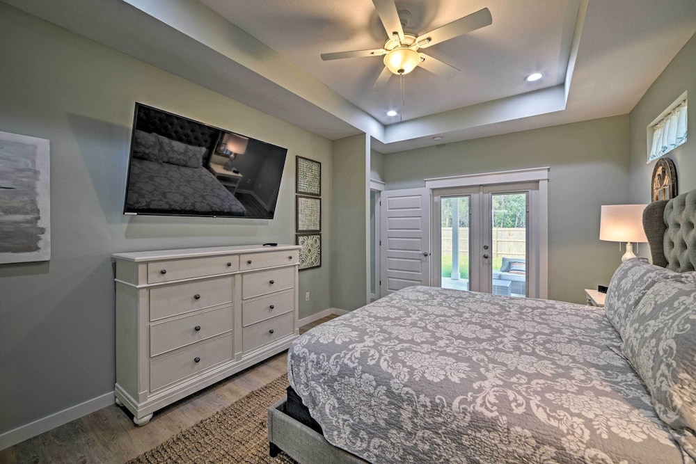 West End Home w/ Yard < 1 Mi to Beach Access! view 3