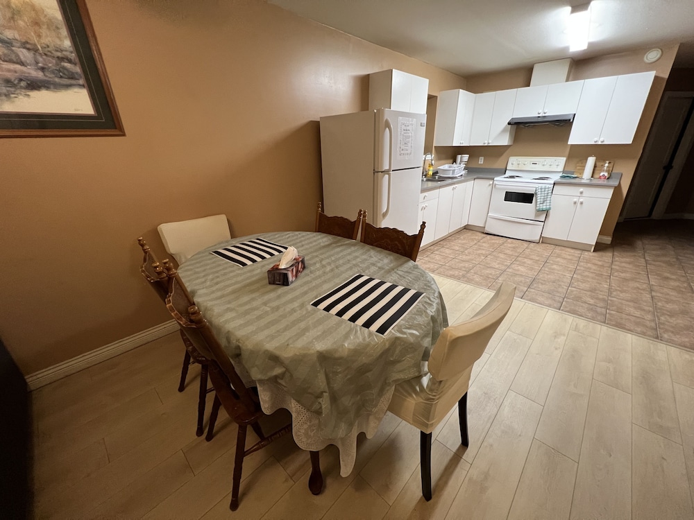 Surrey Vacations - Family Suite - Property Image 19