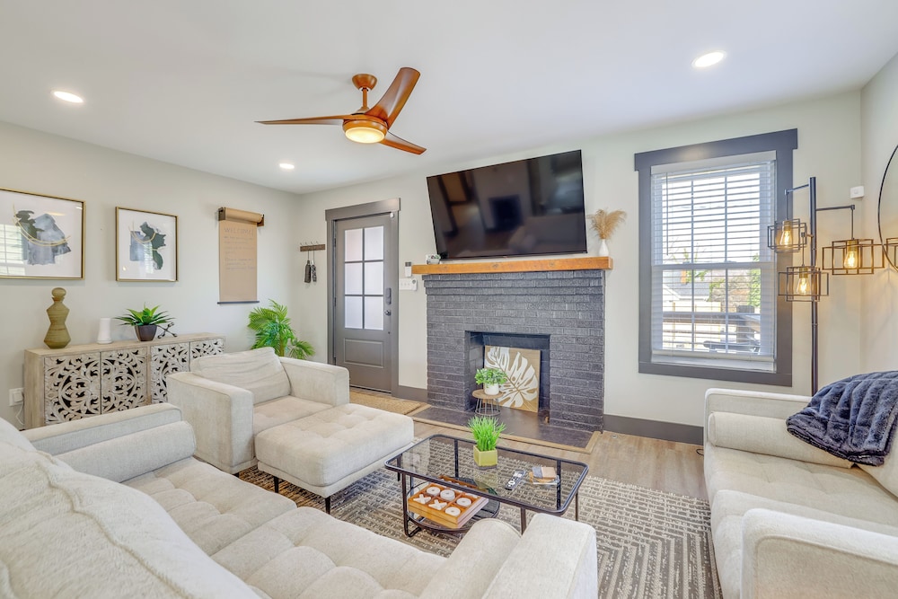 4 Mi to Liberty Bridge: Greenville Getaway w/ Deck