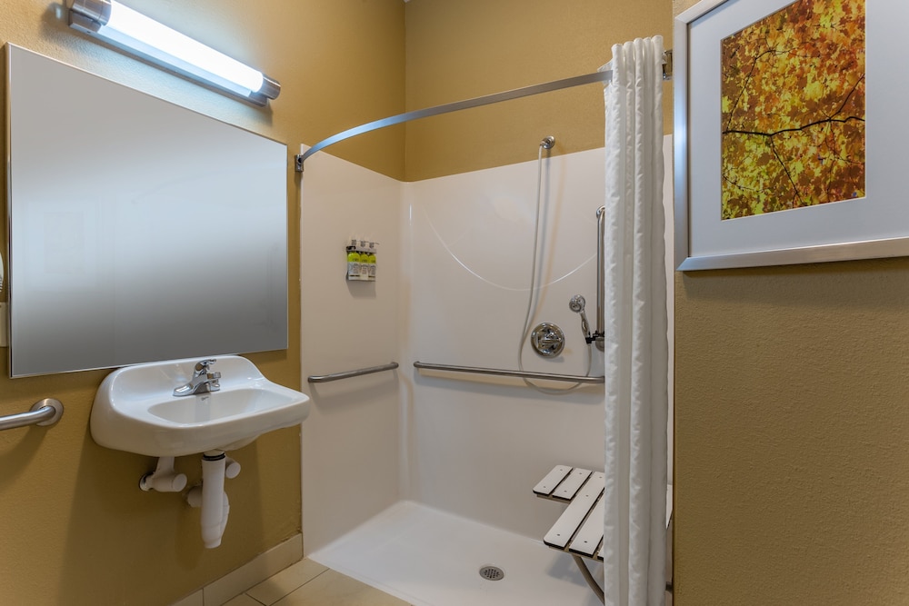 Candlewood Suites Airport by IHG view 5