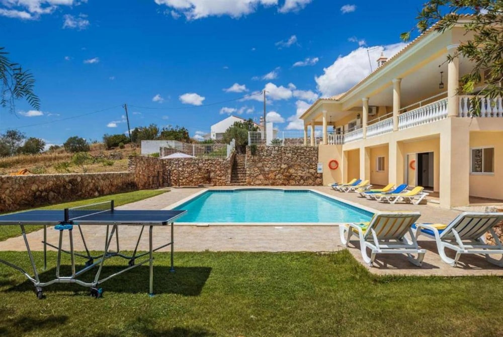 Villa Entrecolinas in S o Bartolomeu de Messines view 4