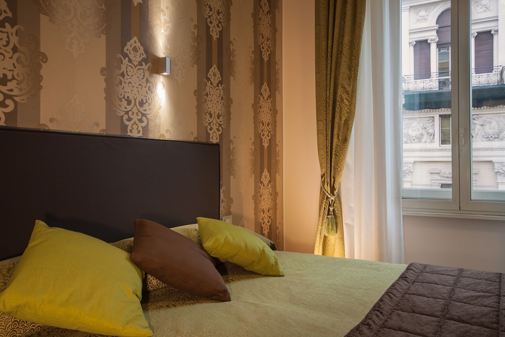 Rome King Suite