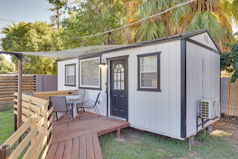 Phoenix Vacations - Modern Tiny Home  5 Mi to Downtown Phoenix! - Property Image 1
