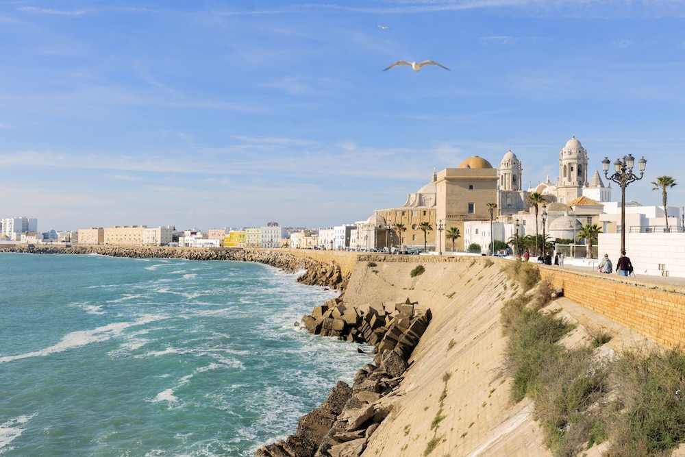 Playamar in Cadiz With 3 Bedrooms and 1 Bathrooms view 2