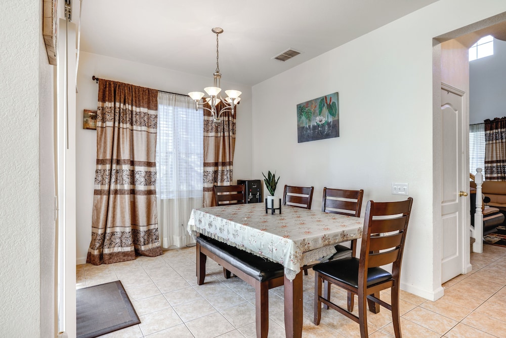 Spacious Turlock Home ~ 1 Mi to University!