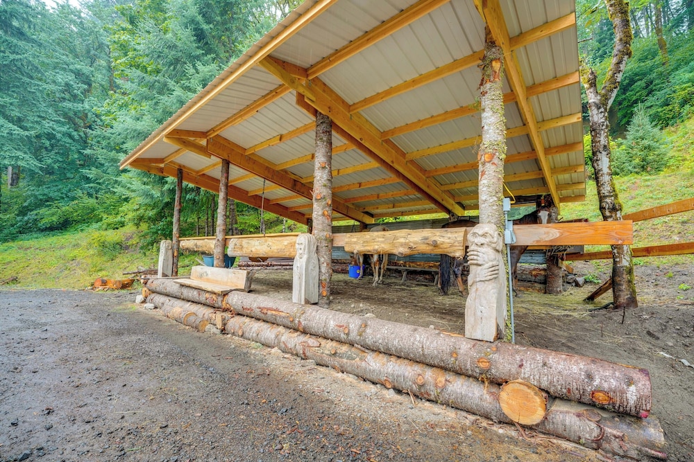 Explore Mt St Helens: A-frame Chalet w/ Deck!
