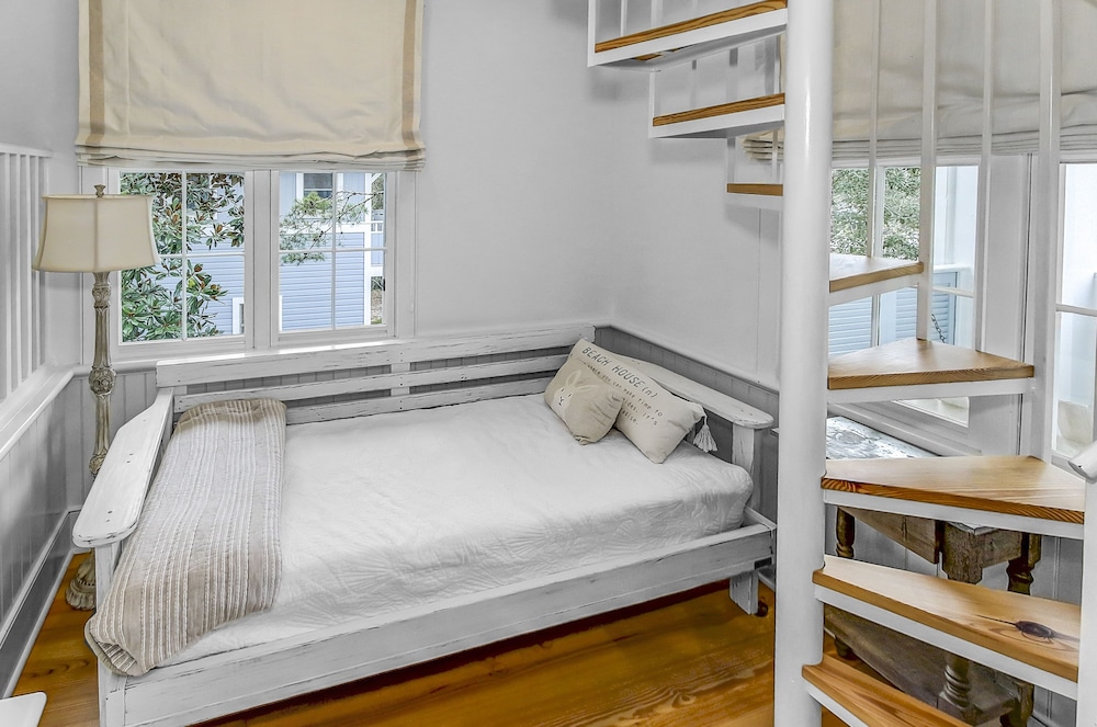Beautifully Remodeled "taste & Sea" 3br/3.5ba Steps From Beach/pools optional Carriage 3 Bedroom Cottage by RedAwning view 5