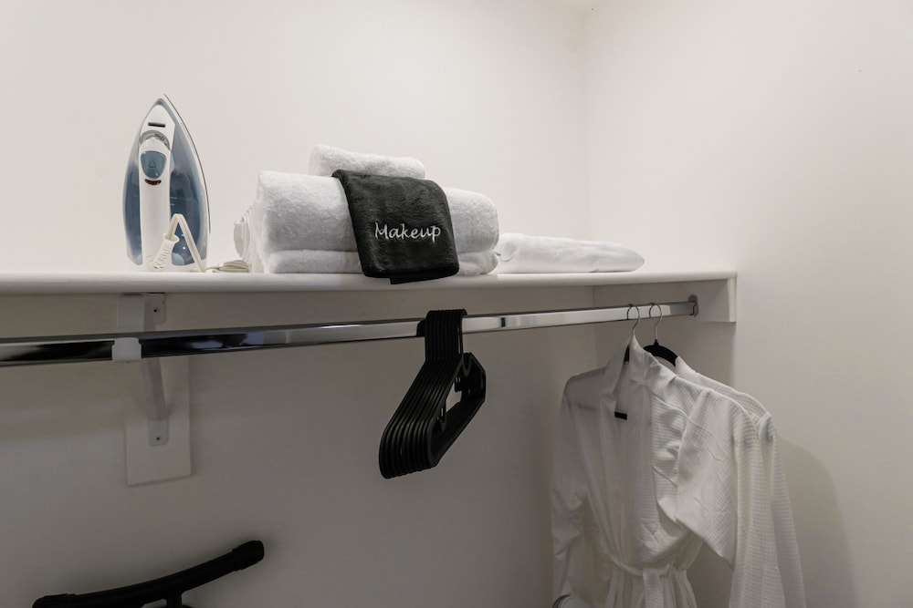 Unit 1 Stylish Studio