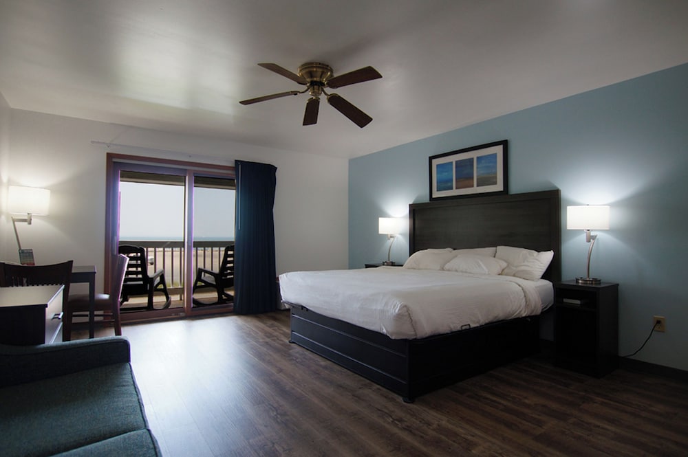 Snyder's Shoreline Inn