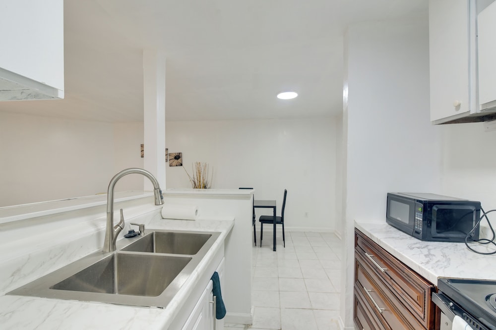 15 Mi to Dtwn Houston: Condo in Gated Community
