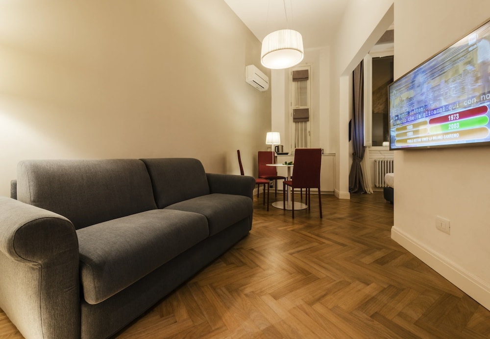 Daphne Guest Hause