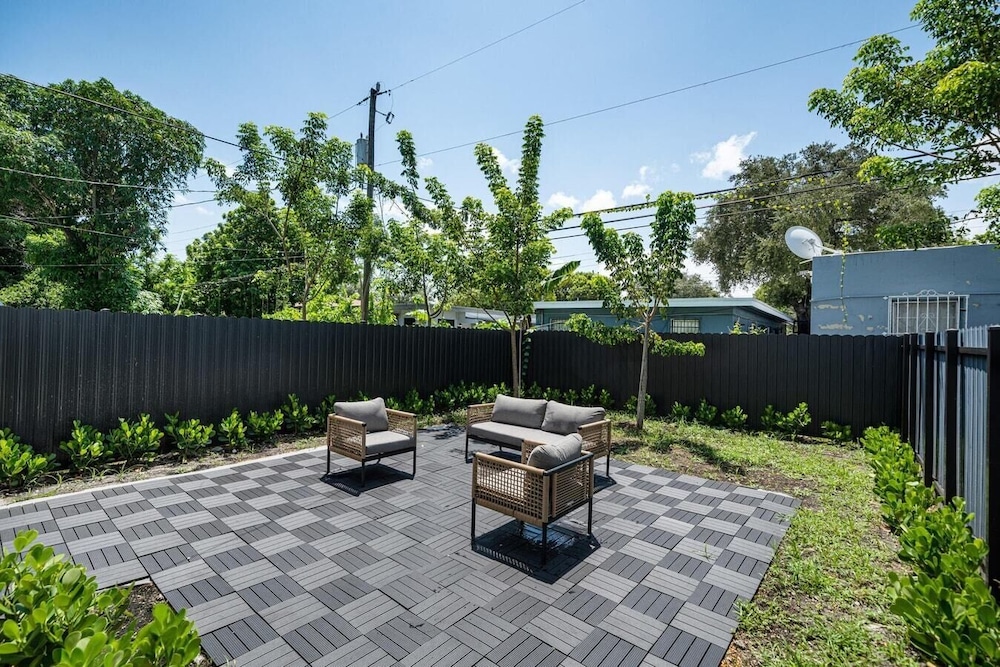 Luxurious 4BR Miami Home With Large Patio & Outdoor Space!