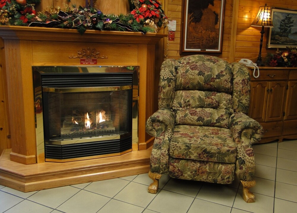 Pinewood Motor Inn