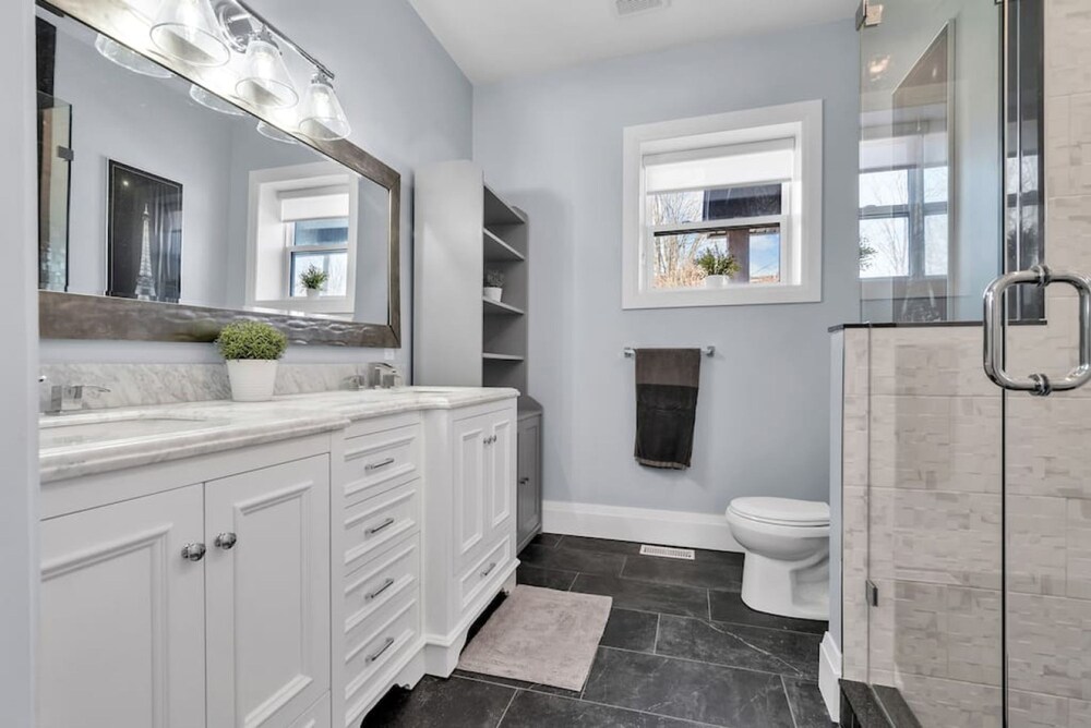 Tranquil 2BR Triplex in the Heart of Shelburne