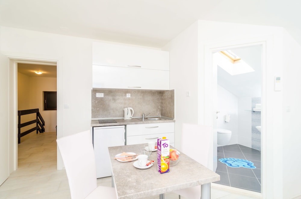 Cina Apartments