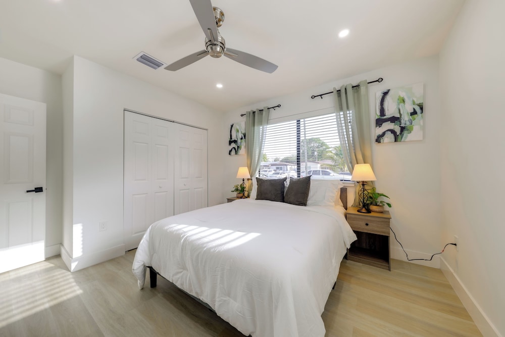 3 Mi to Hard Rock Stadium: Retreat w/ Private Yard