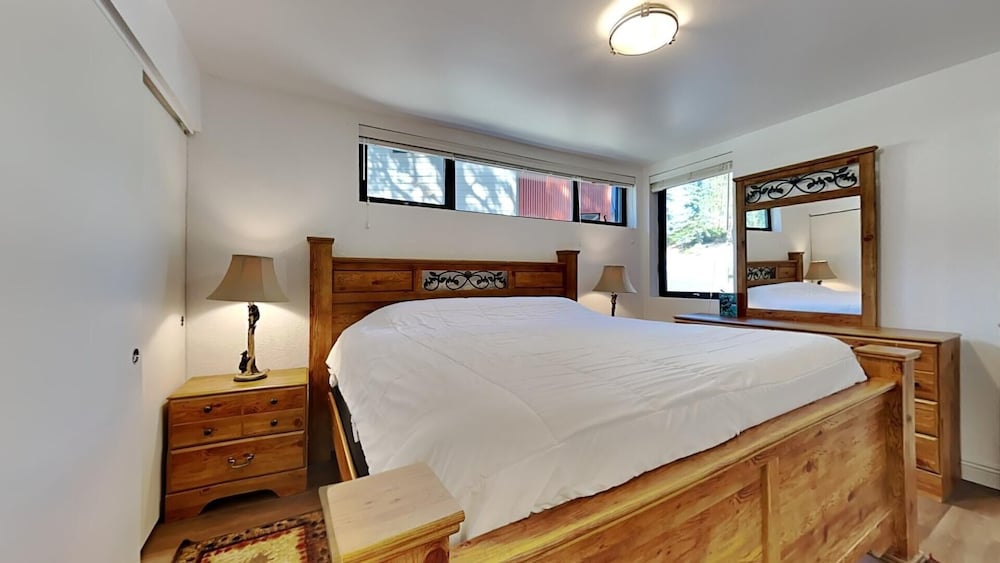 Summer FUN! Outdoor Pool, 3 Spas, Stargazing, Hiking, Bonfires! by RedAwning