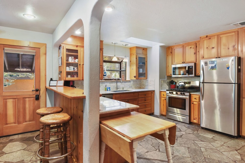 Elm Street Getaway Sleeps 8!