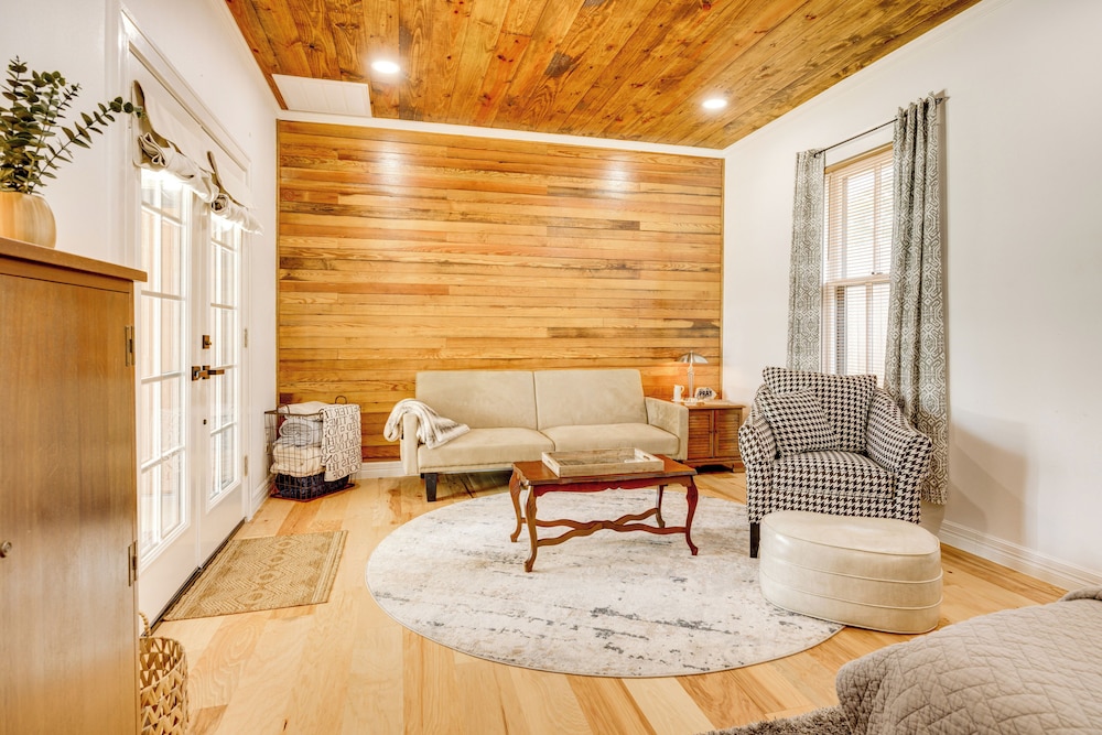 1 Mi to Landa Park: New Braunfels Home w/ Patio!