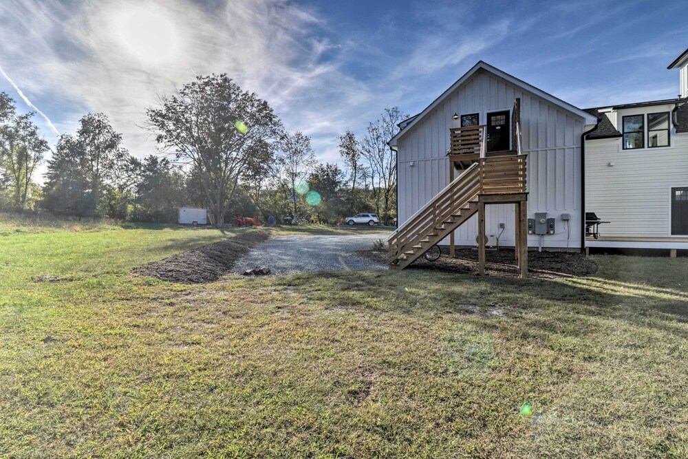 Bright Crozet Apartment w/ Mountain Views! view 5