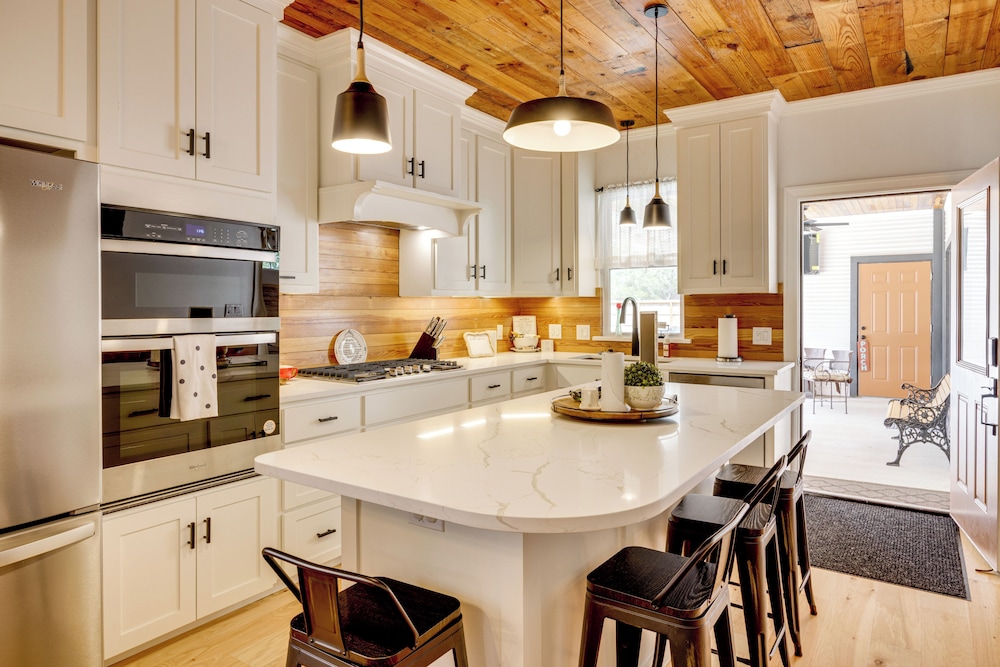 1 Mi to Landa Park: New Braunfels Home w/ Patio!