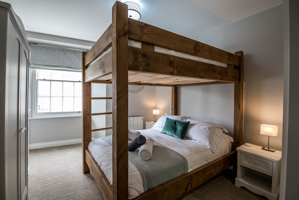 Lady Tenby - 2 Bedroom Luxury Apartment view 5
