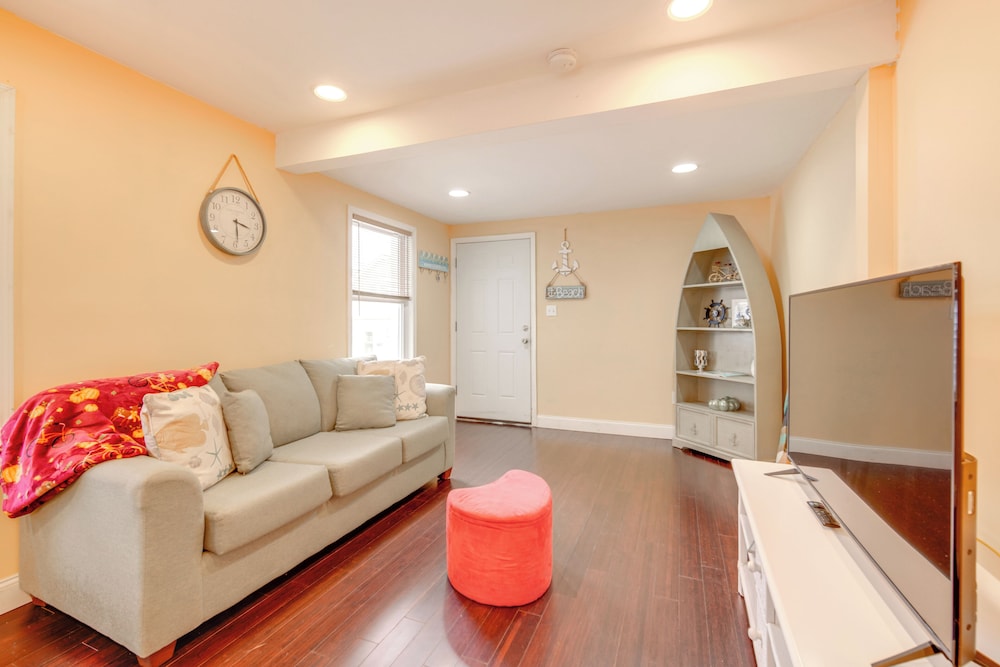 Walk to Ventnor Beach & Boardwalk: Coastal Gem