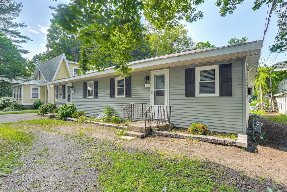 1 Mi to Dtwn Saratoga Springs: Cozy Duplex Apt!