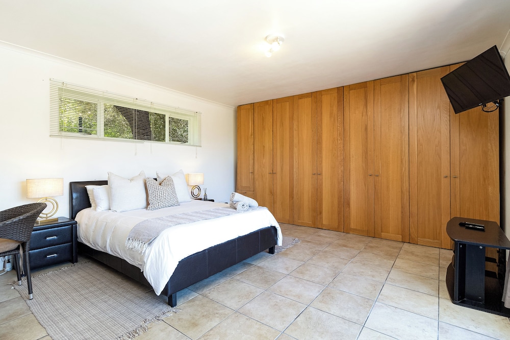 Room in Guest Room - Garden Cottage, Houtbay, Cape Town, South Africa