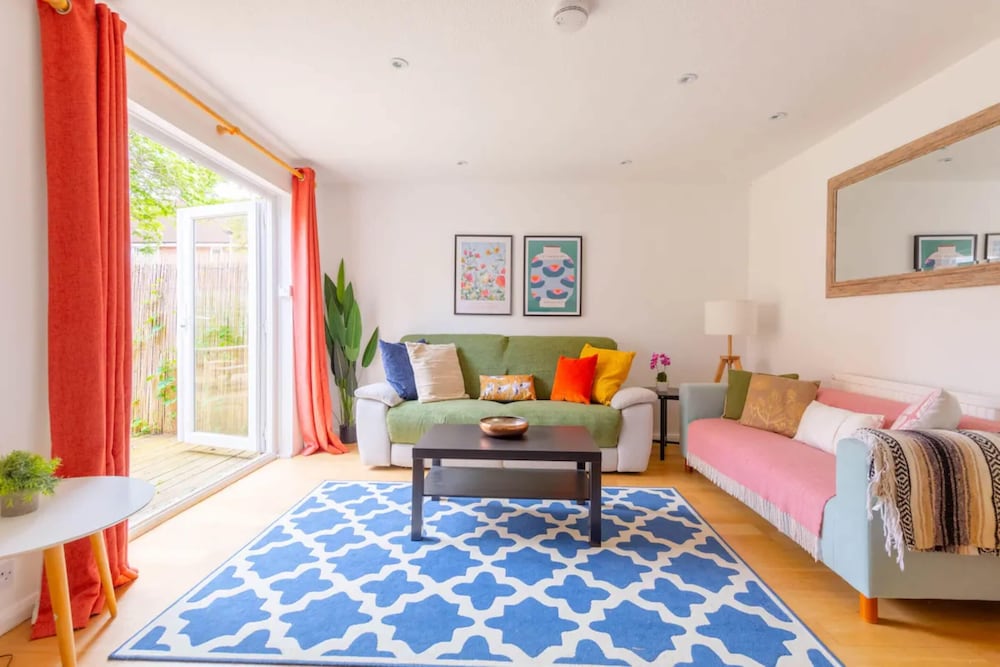 Bright 3 Bedroom House With Terrace, 16 Mins to Big Ben