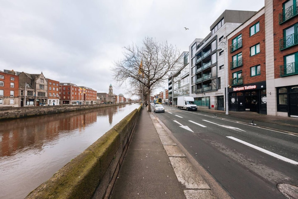 Chic & Radiant 1BD Flat Near Dublin City Centre!