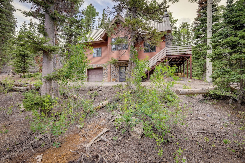 Beaver Vacations - Cozy Cabin w/ Deck  Fireplace in Beaver! - Property Image 2