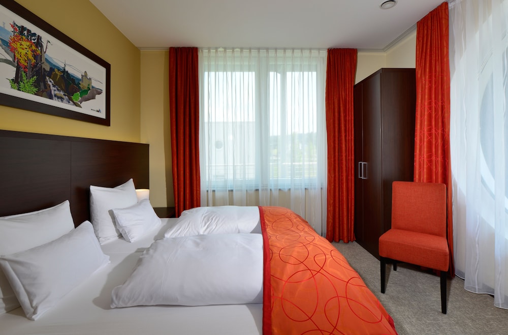 Berlin Vacations - ARIBO Hotel Erbendorf - Property Image 2