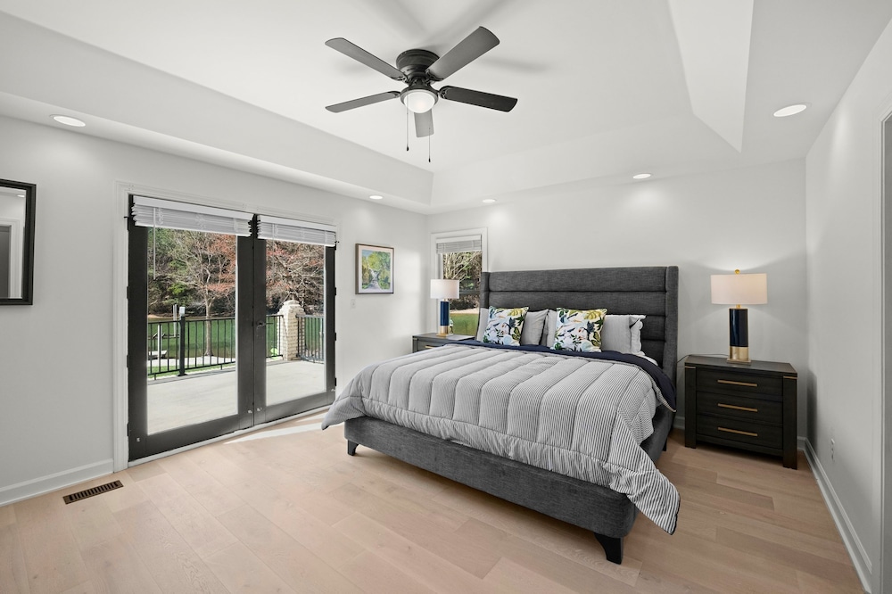 Knotty Pines by Avantstay Lake Views Renovated