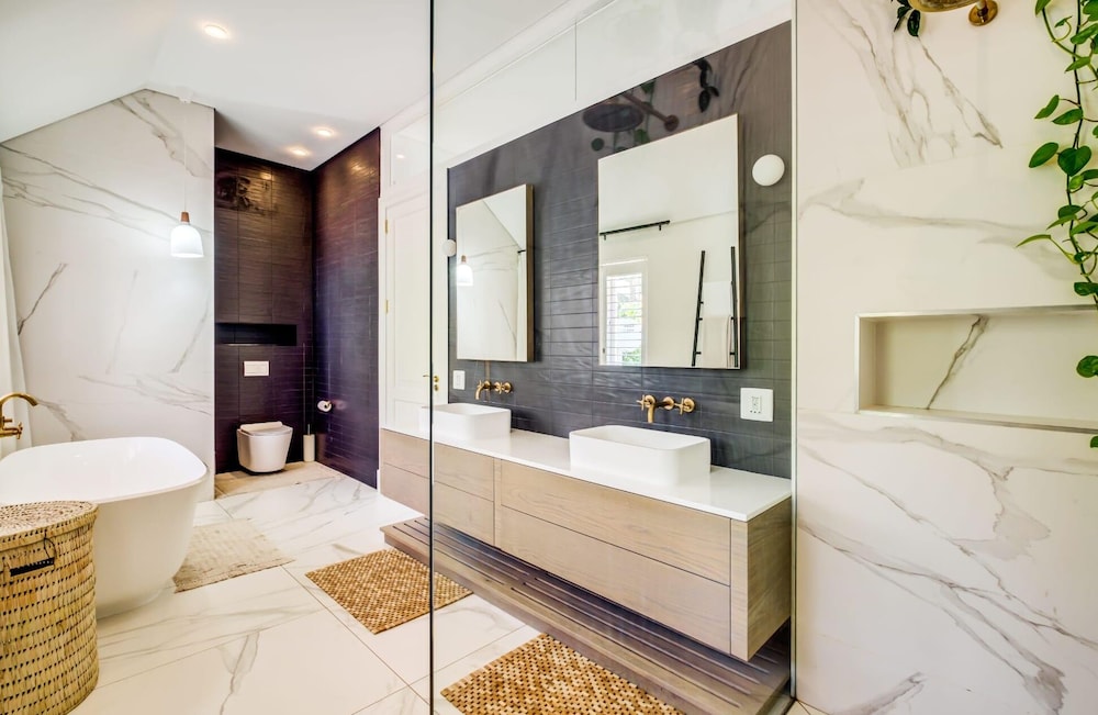 Magnificent Heritage Home w Sweeping Views of the City Oranjezicht Heritage view 3