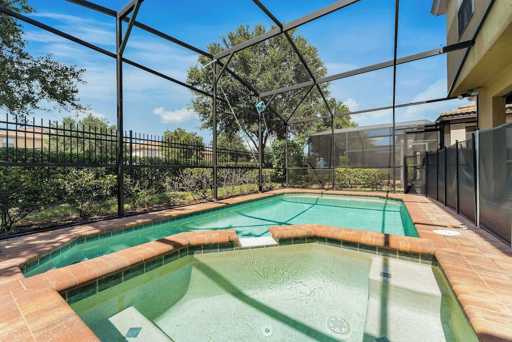 Loft & Leisure Villa 6 Bdrs!
