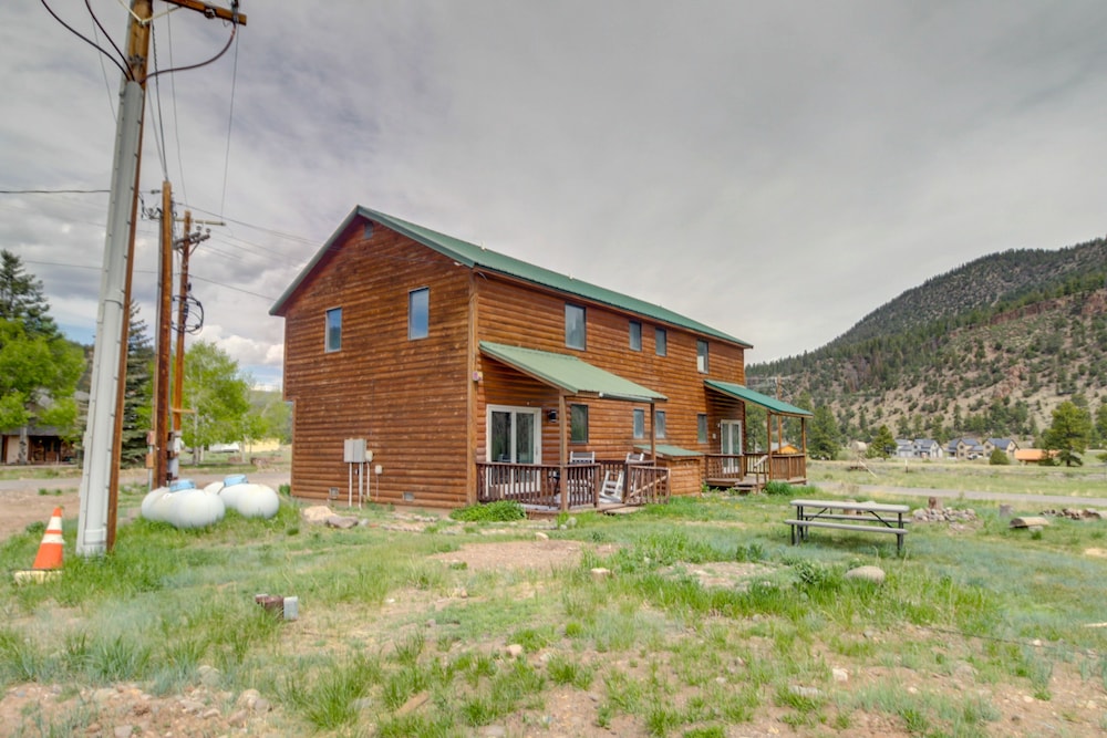 Modern South Fork Vacation Rental w/ Deck & Grill! view 4