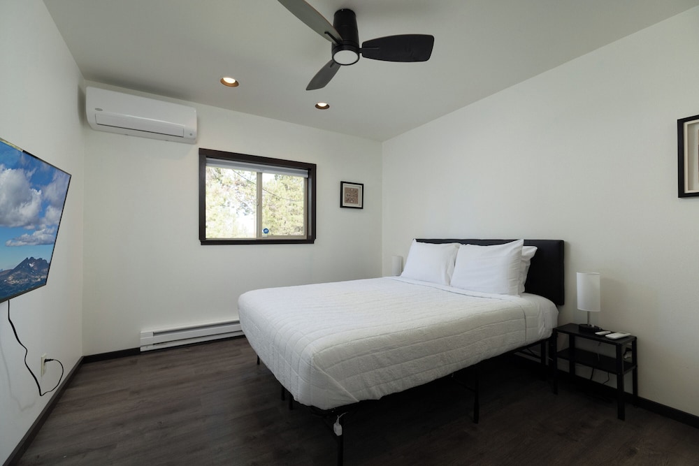 High-end Cabin 3BR 30min to Hoodoo Ski
