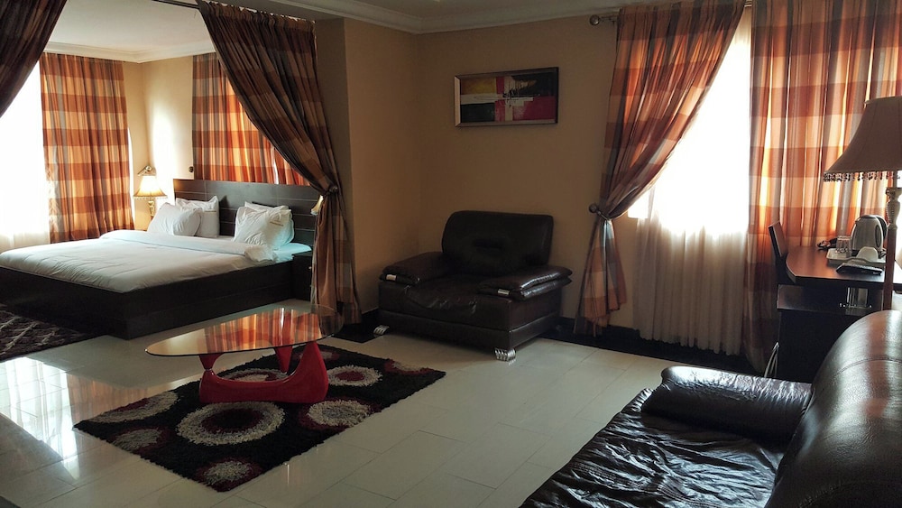 Top-Notch Suites and Apartment