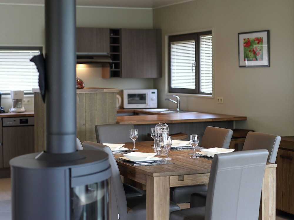 Comfortable Villa With Stove, Located in a Lake Area view 5