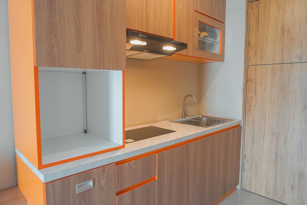 Cozy Studio Apartment At LRT City Jatibening