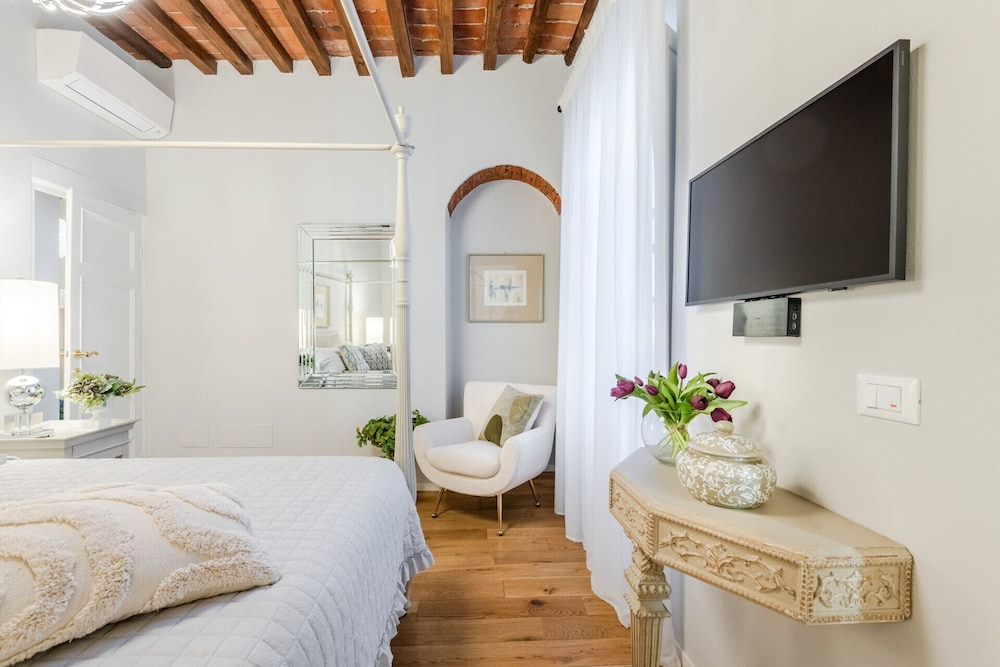 Casa Meg in Lucca With 3 Bedrooms and 2 Bathrooms