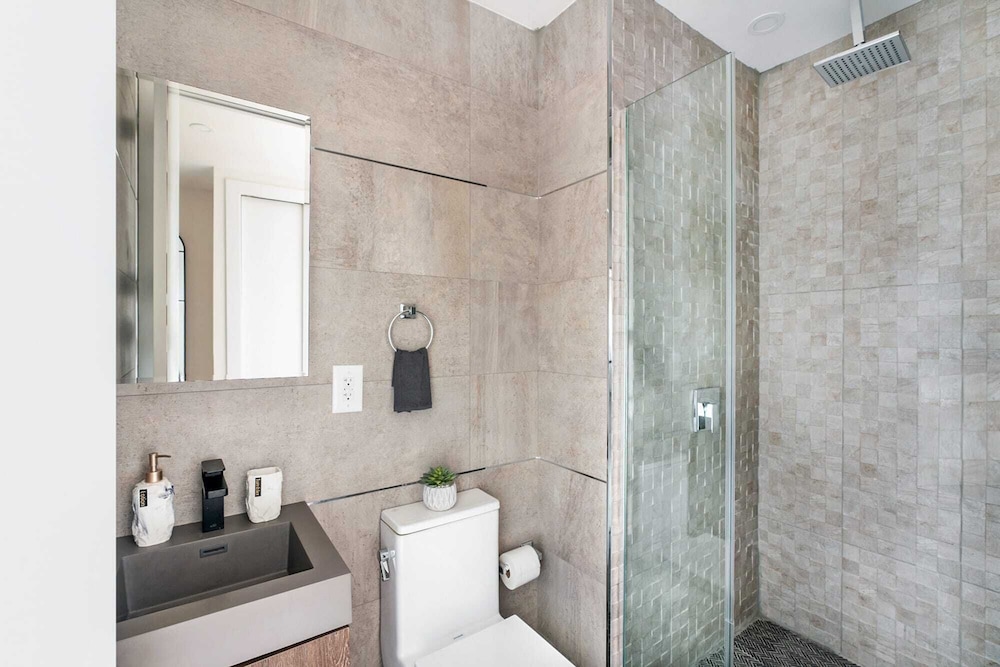 48 Midtown West Apt