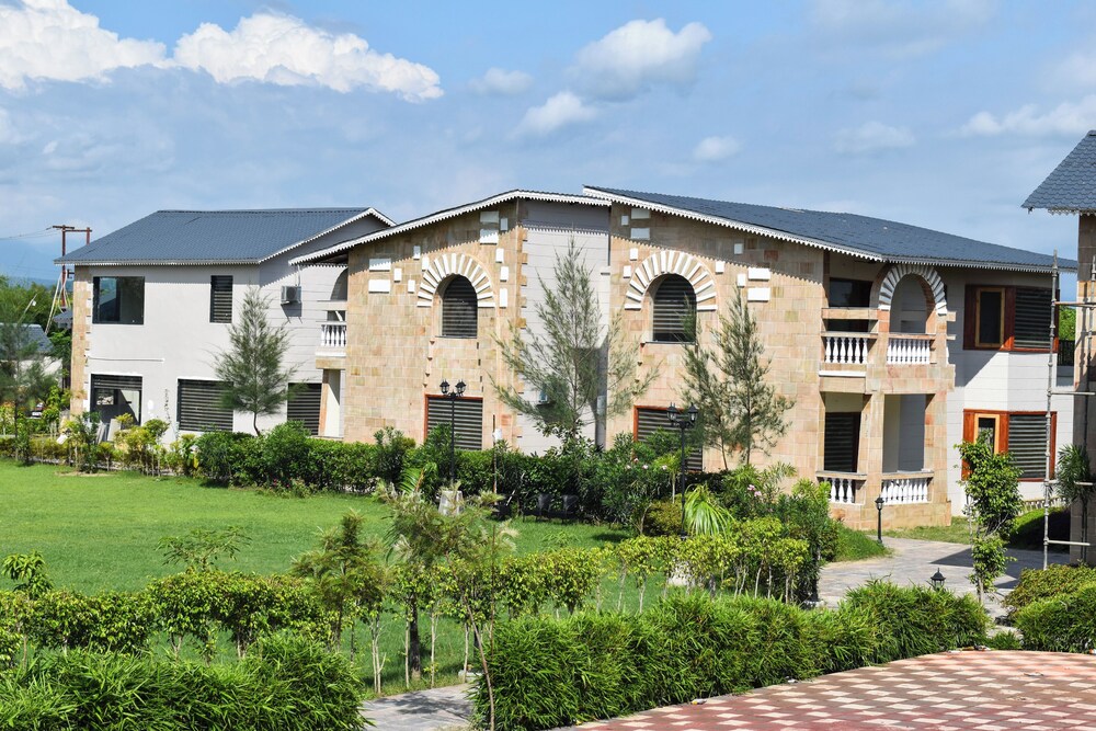 Amaris Greens Resort