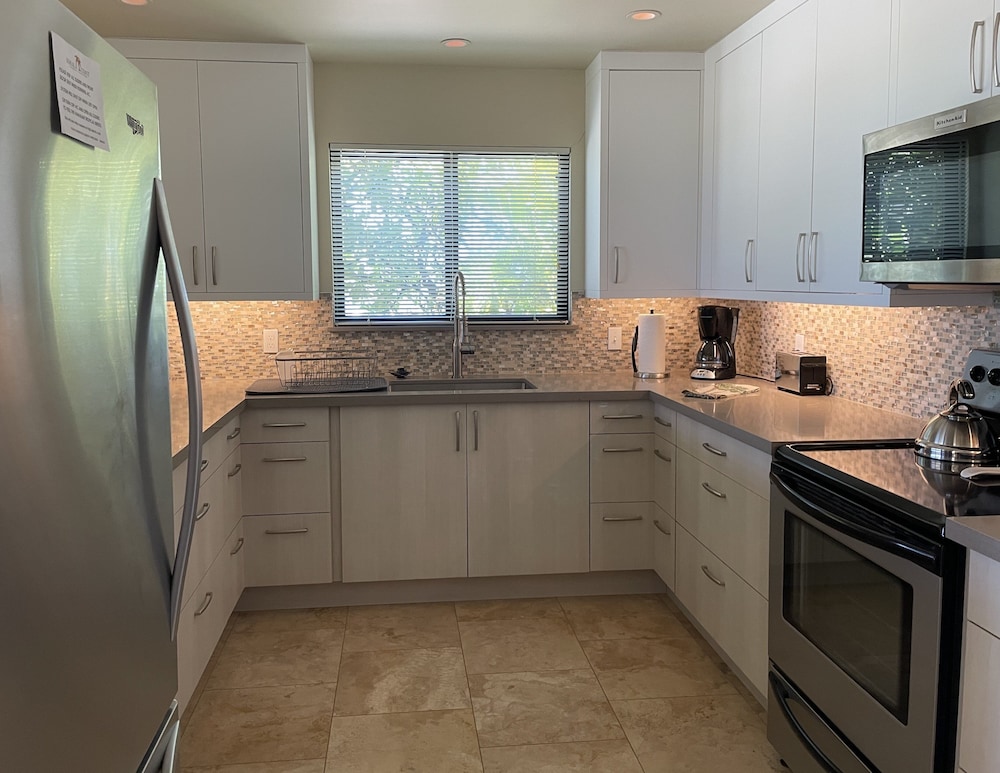Kohala Estate Home 3 Bedroom Estate by RedAwning
