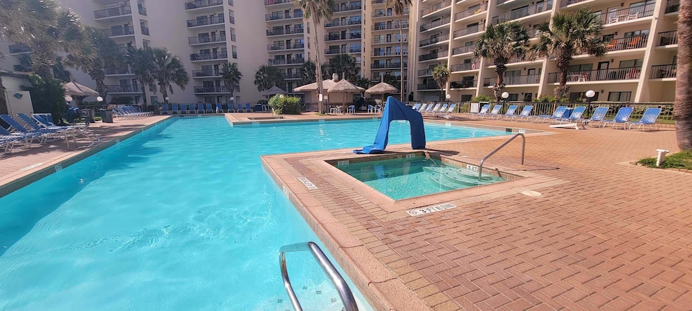 Sleeps 10 Direct Beach Heated Pool 3 Bedroom Apts