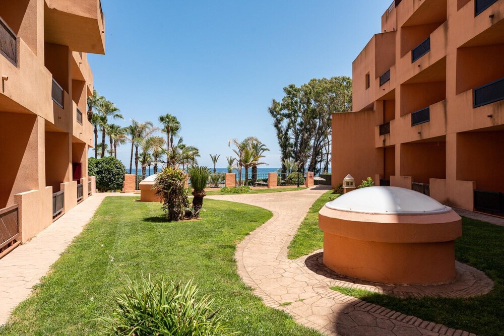 Beachfront Apartment -don Juan Manilva